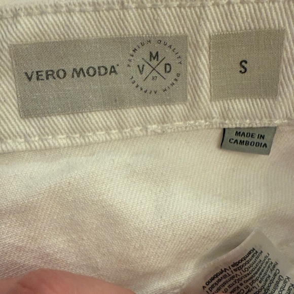 3/$25✨Women's White Denim Shorts Vero Moda - Picture 7 of 8